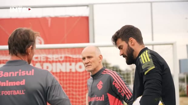 Alisson starts pre-season training with Taffarel at Inter